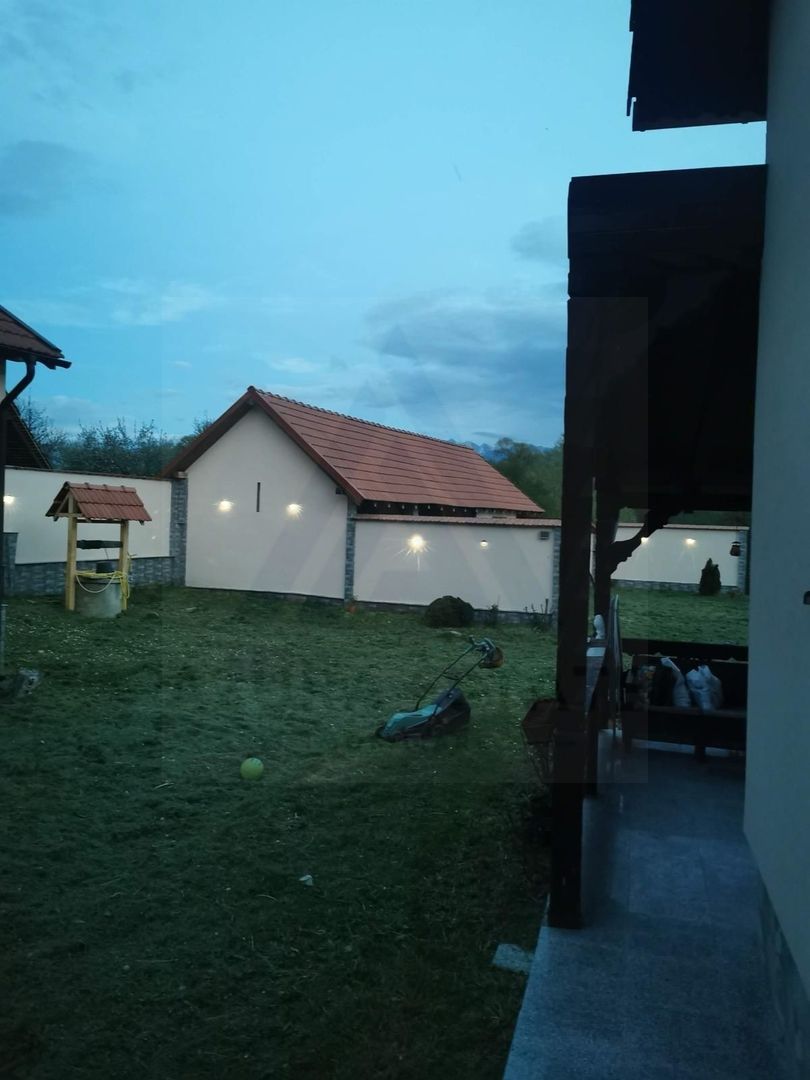 Casa individuala cu garaj 60 mp si teren+gradina 2650 mp in Porumbacu - Poză 9