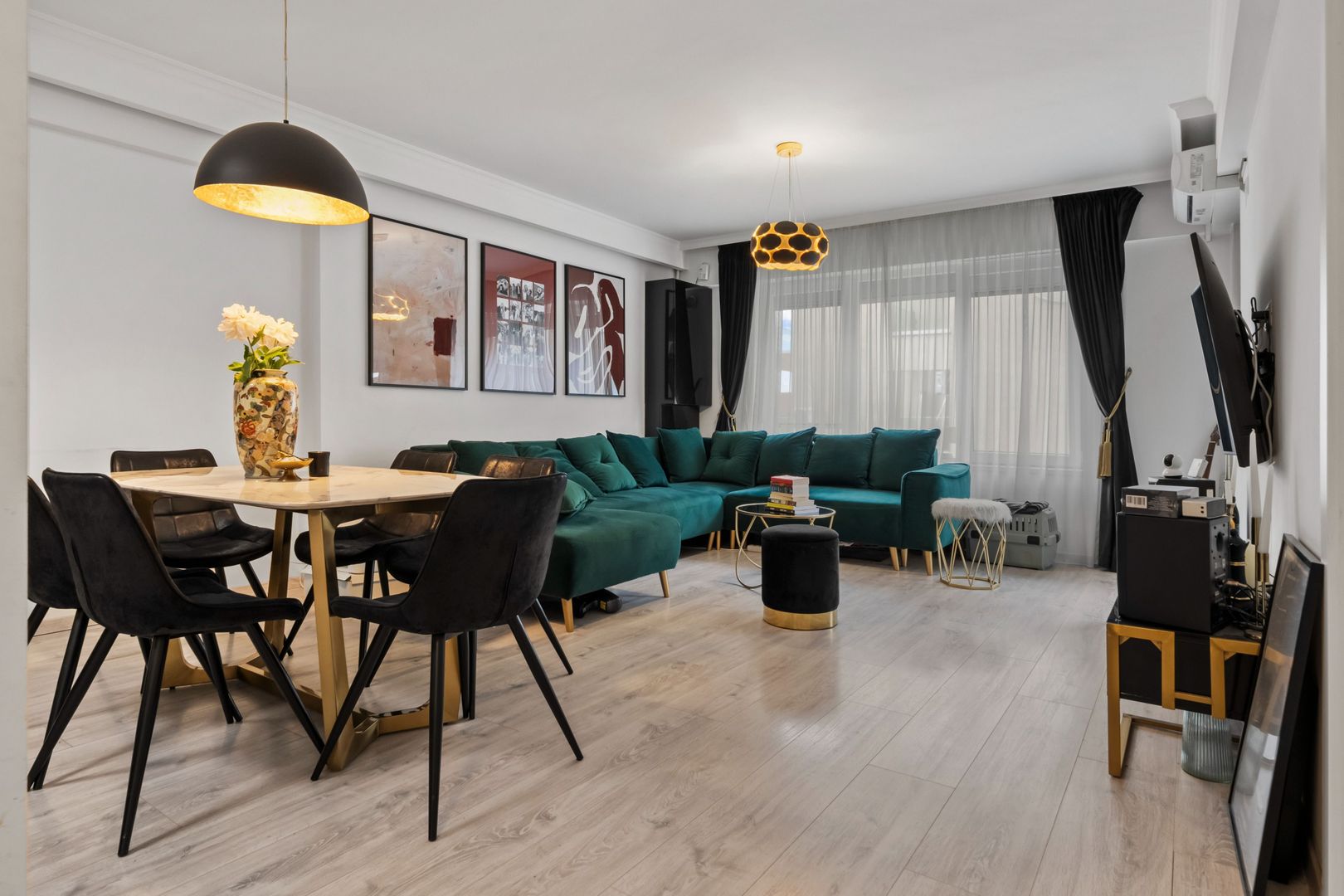 APARTAMENT 2 CAMERE CU LOC DE PARCARE INCLUS - Poză 1