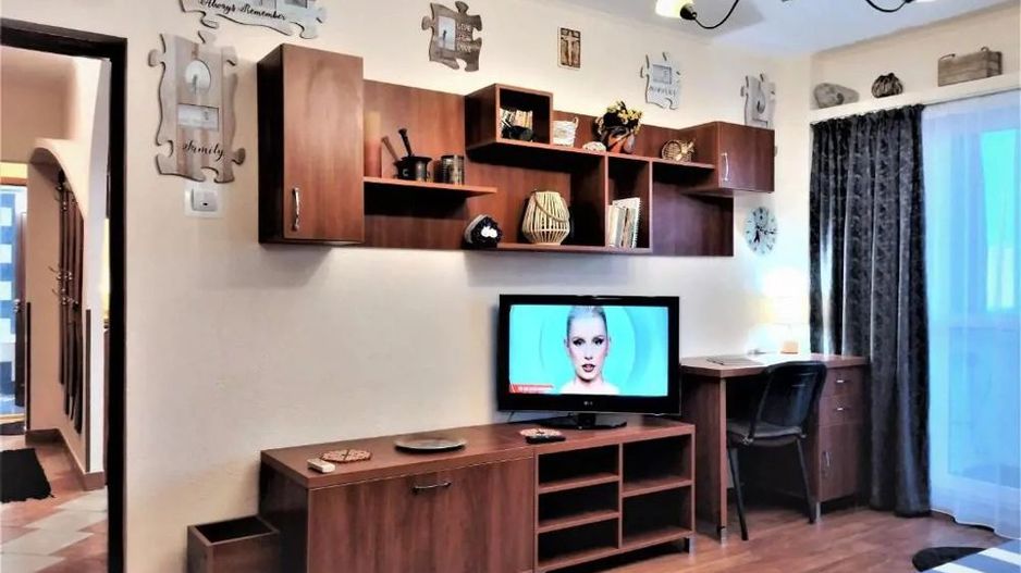 Proprietar inchiriez apartament 2 camere decomandat - Poză 1