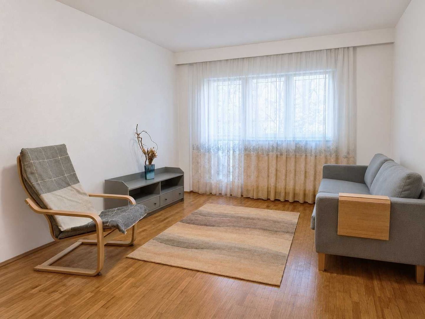 Apartament Piata Lahovari // Romana - Poză 1