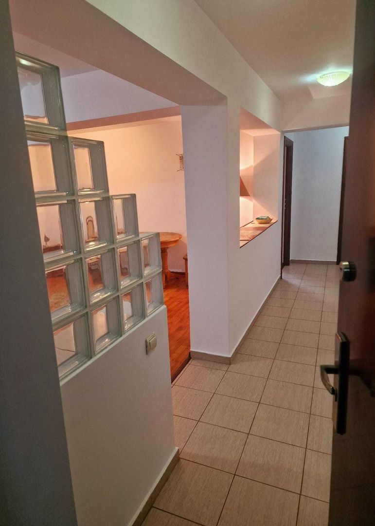 Apartament 3 camere de vanzare Drumul taberei - Poză 2