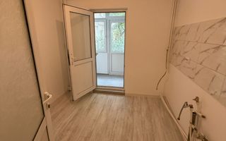 Liber, apartament 3 camere Nicolina 1, renovat modern, baie cu geam - Poză 2