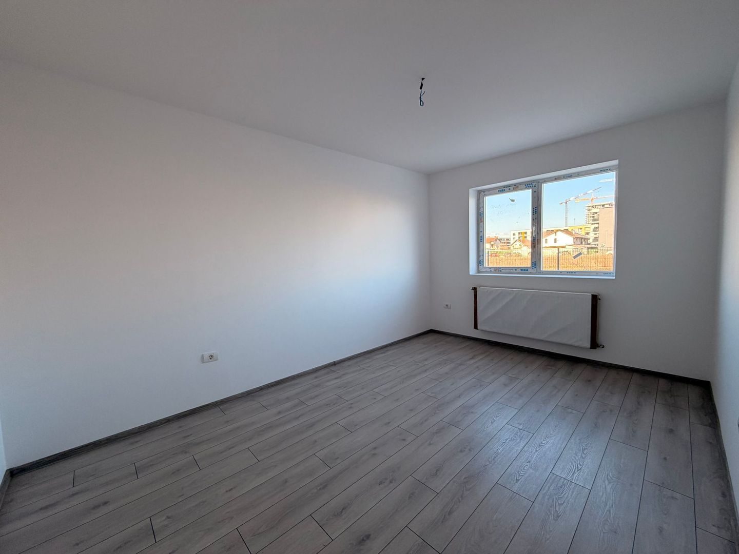 AP. 2 CAMERE, BLOC NOU, CENTRALA PROPRIE,BUCATARIE INCHISA,COMISION 0% - Poză 1