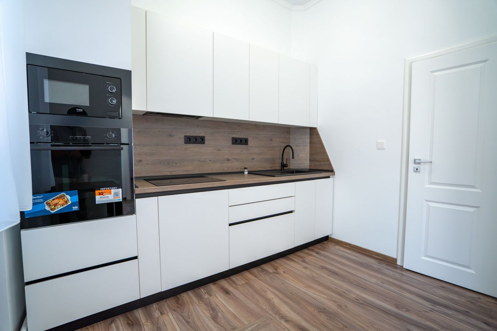 Apartament cu 2 camere, casă la curte comună – Central, Oradea - Poză 2