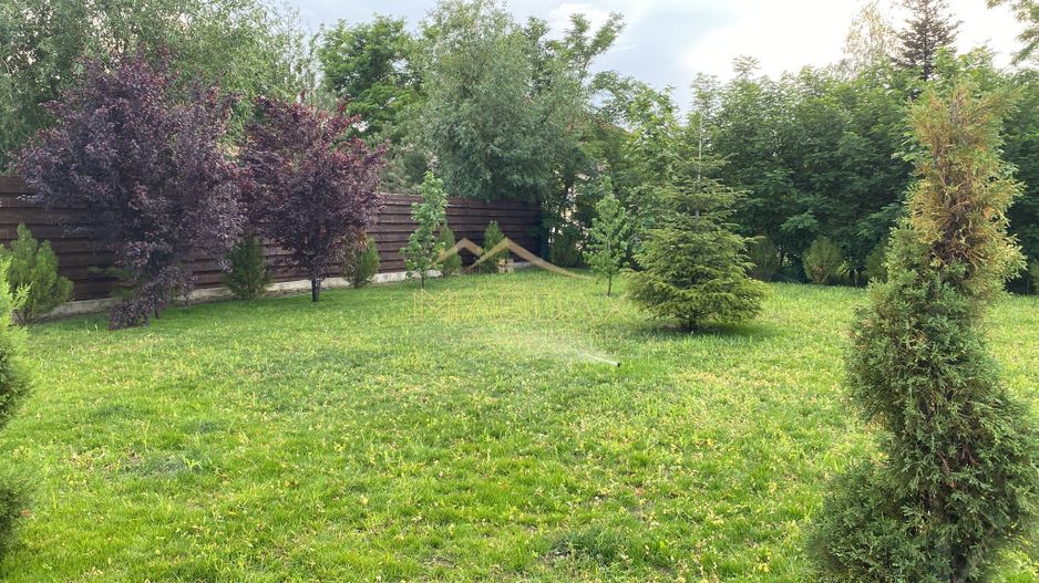 Vila Paradisul Verde ,  vedere  spre lac  **** curte 700 mp - Poză 6