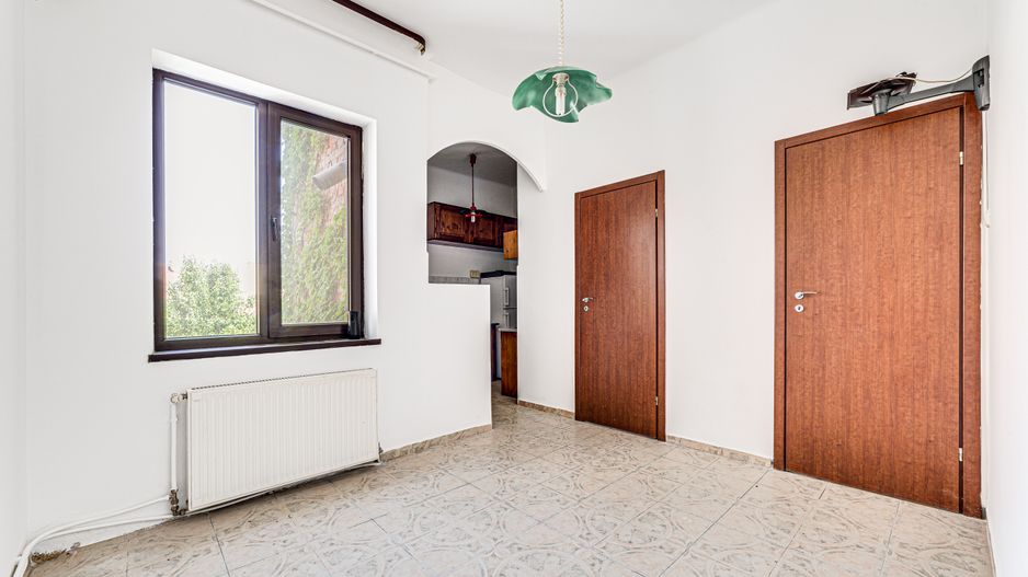 Preț redus! Apartament la casă, în centru - Poză 2
