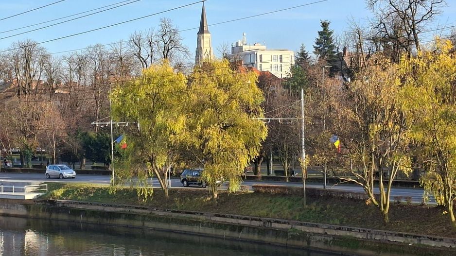 Apartament cu 3 camere si garaj in zona centrală - Poză 19