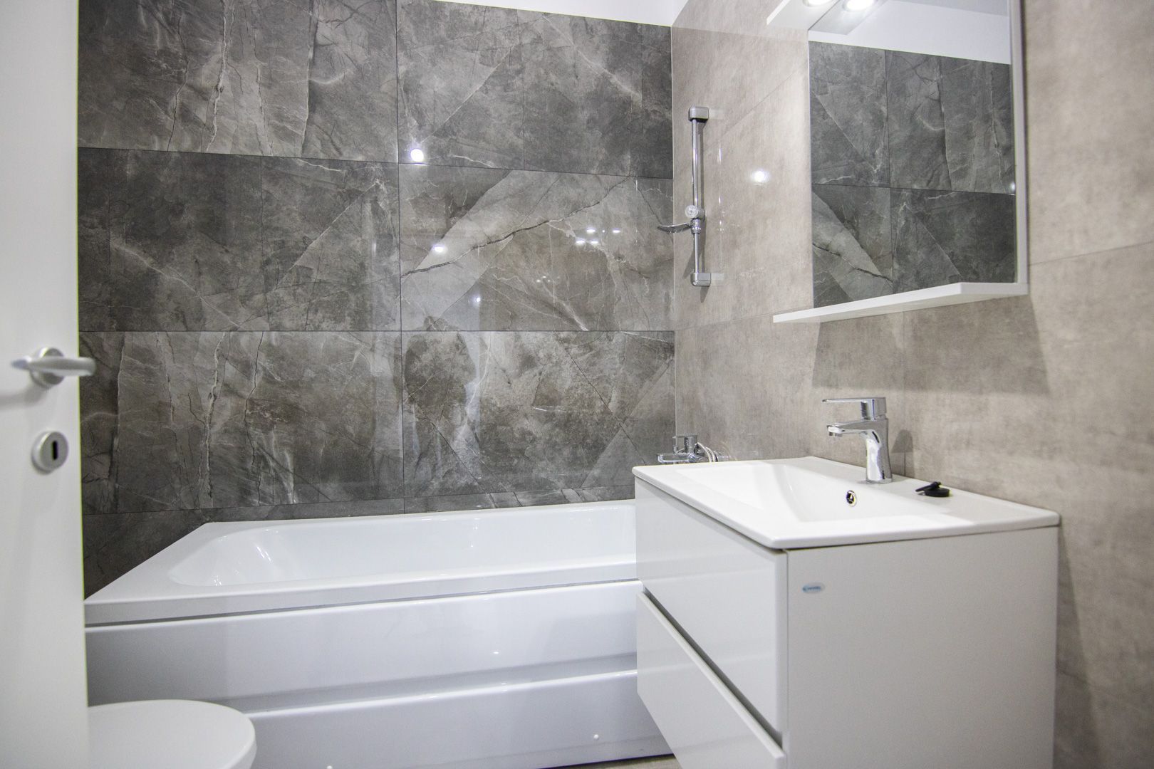 2 camere, 72 mp, orientare sud, BUCATARIE INCHISA de 10 mp, BLOC NOU - Poză 9