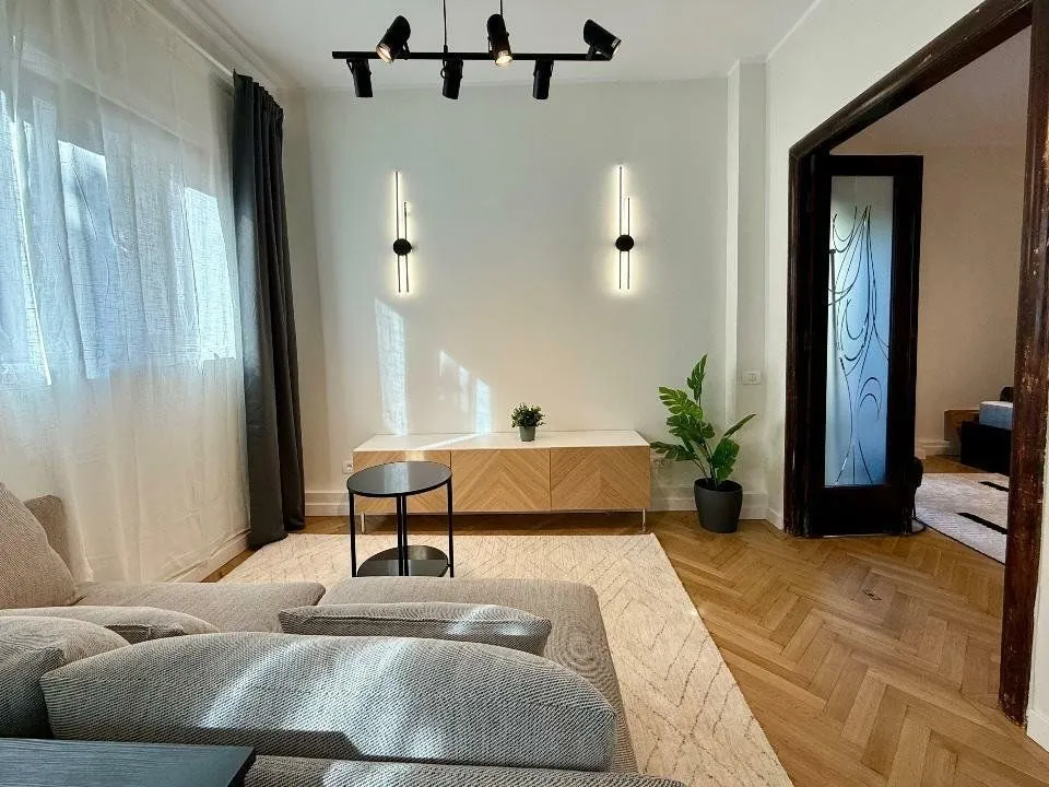 Ultracentral, 2 camere, prima închiriere după renovare | metrou Unirii — fotografia 2