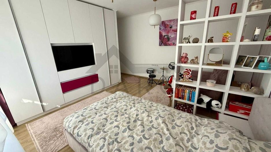 Apartament cu 2 camere, decomandat, etajul 3, complet renovat, ideal pentru locuit sau investiție, situat in cartierul Tudor, str Moldovei. - Poză 2