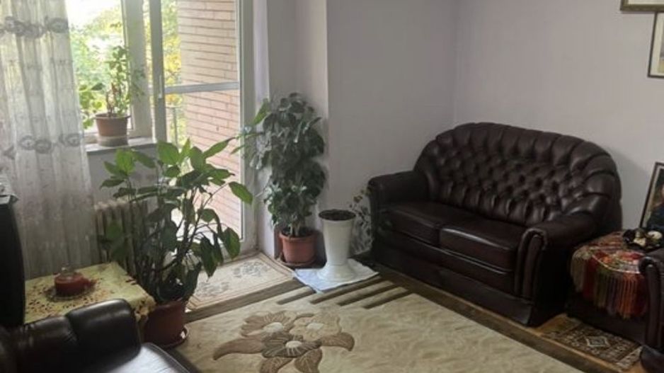 Vand apartament 3 camere - Poză 1
