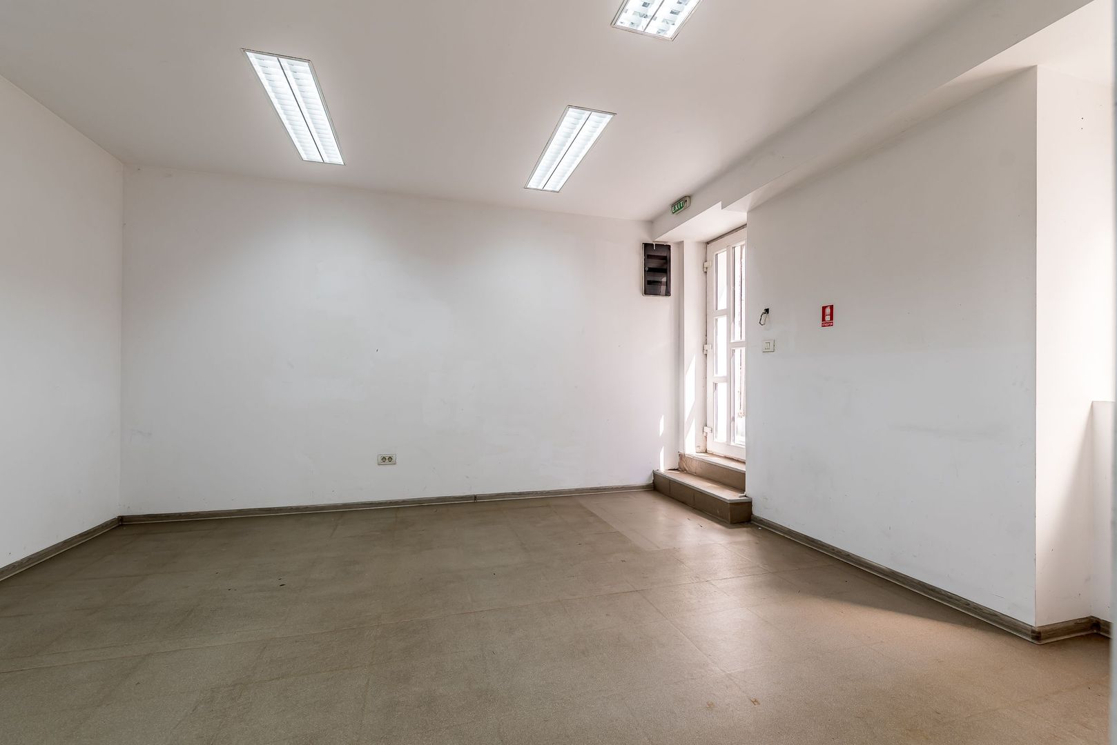 Spațiu comercial cu acces stradal, pe b-dul Decebal, ideal investiție - Poză 8