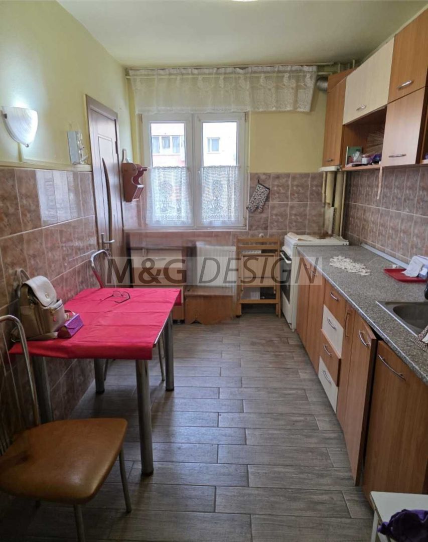 Apartament 3 camere Sgului etaj 2 cu centrala - Poză 4