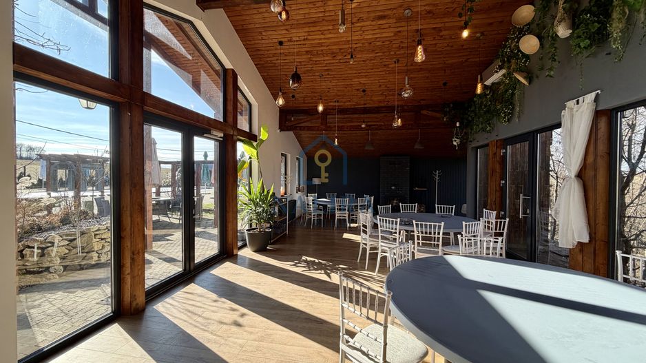 Proprietate unică de vânzare – piscină, restaurant, terasă - Poză 3