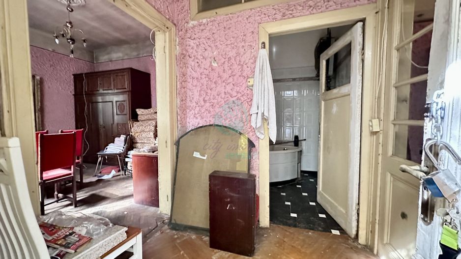 Casa cu teren de 342 in zona Unirii-Calea Calarasilor - Poză 8