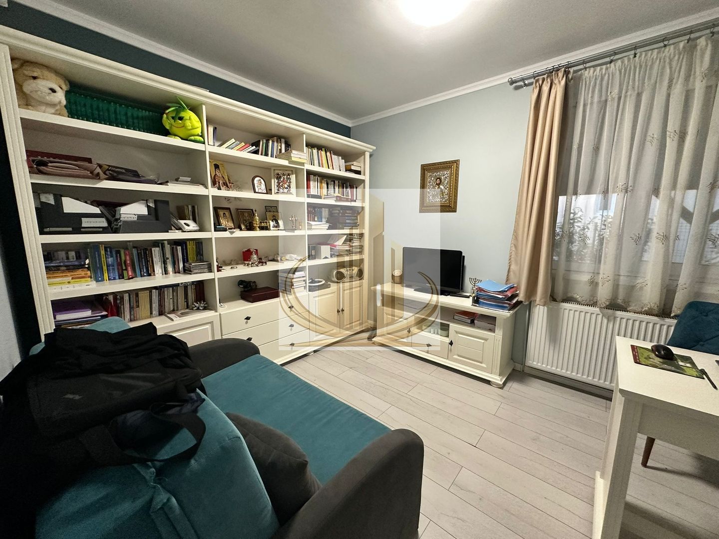 Casă premium cu panouri solare, stație EV, anexă locuibilă și grădină - Poză 6