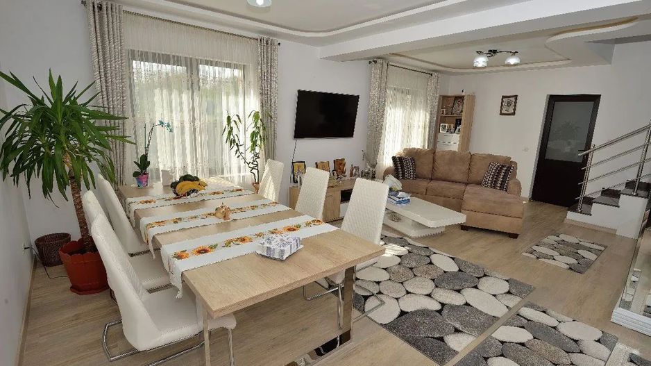 Casa individuala 7 camere Targu Neamt - Poză 3