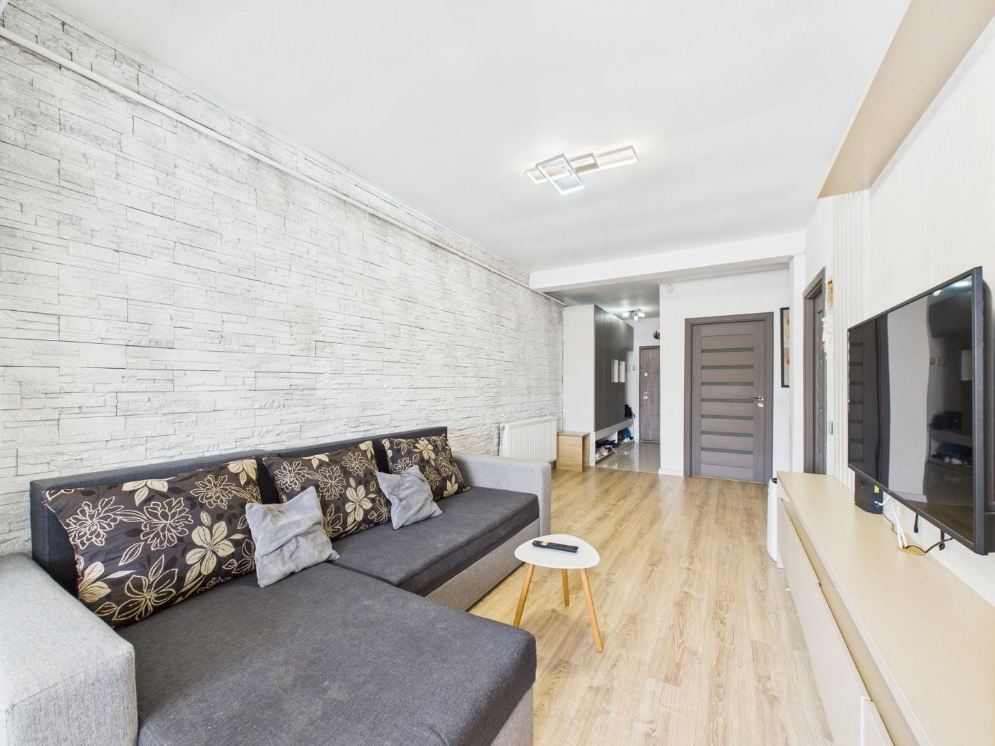 Apartament 3 camere de vânzare-Bragadiru, Leroy Merlin - Poză 1