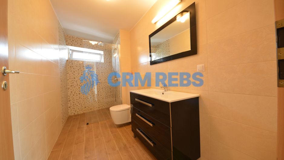Apartament cu 3 camere în zona Basarab - Poză 1