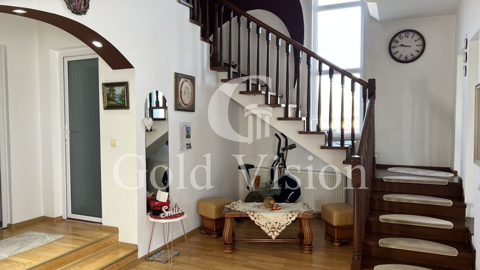 Case cu 7 camere, curte proprie + spălătorie, în Sighetu Marmației - Poză 15