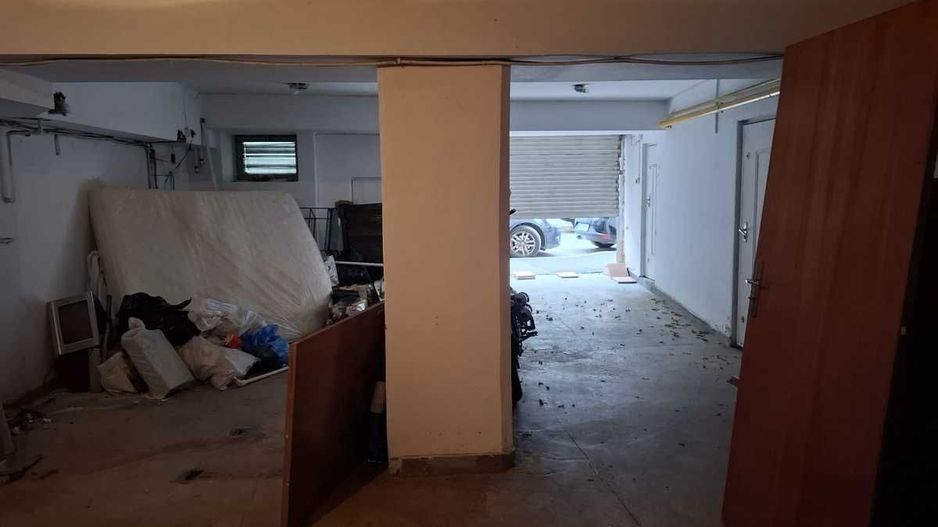 Vand Garaj Spati Comercia StradaStr Aurel Vlaicu vizavi de Dinamo 45mp - Poză 2