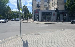 Vânzare, spațiu comercial, 370 mp, str. Mihai Viteazul, Bălți - Poză 1