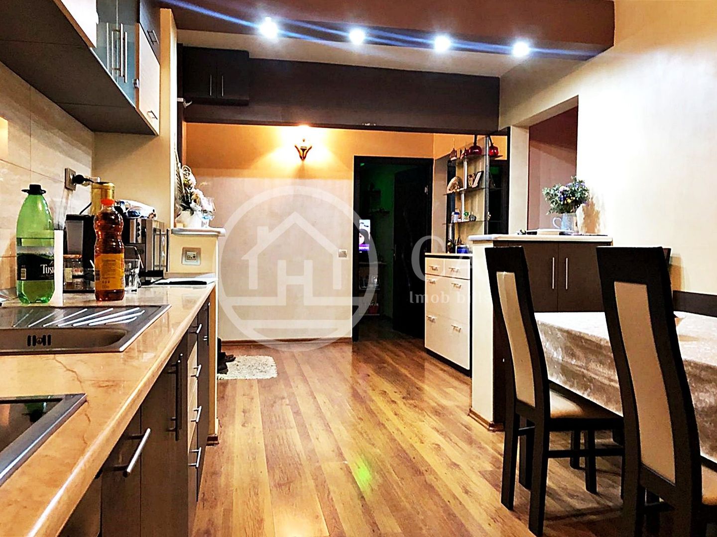 Apartament cu 4 camere de vanzare in Rogerius, Oradea - Poză 3