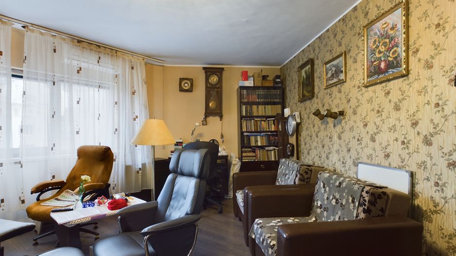 Apartament cu 3 camere în zona Lipovei - Poză 2