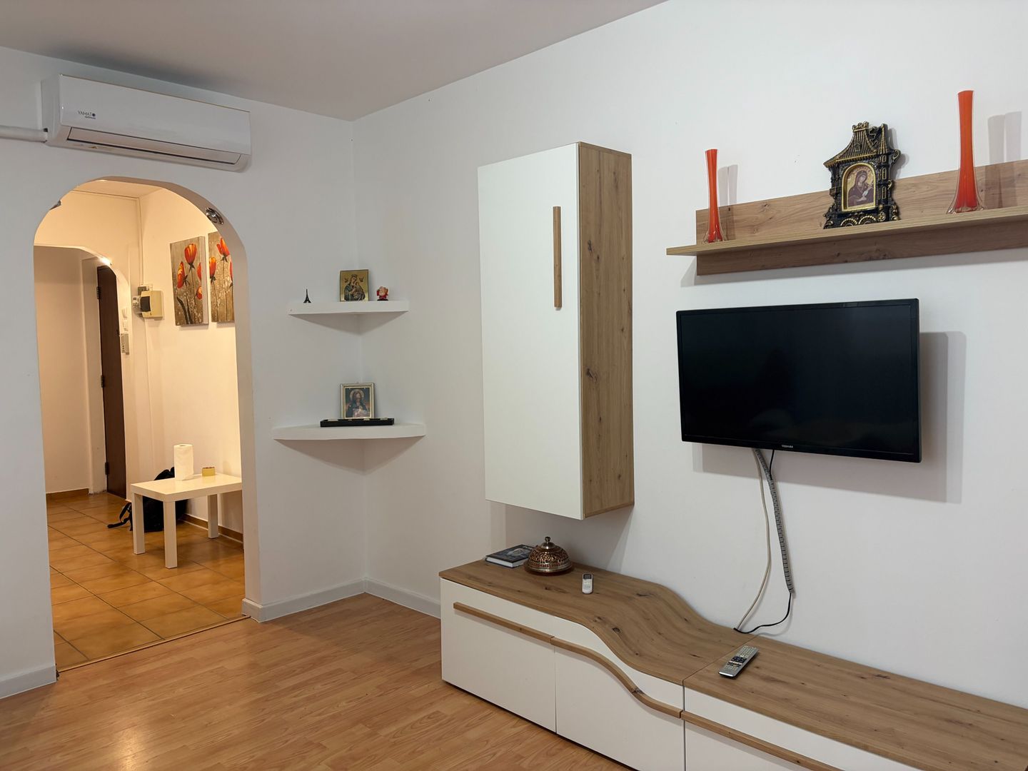 Apartament semidecomandat cu trei camere, Constantin Brancoveanu - Poză 1