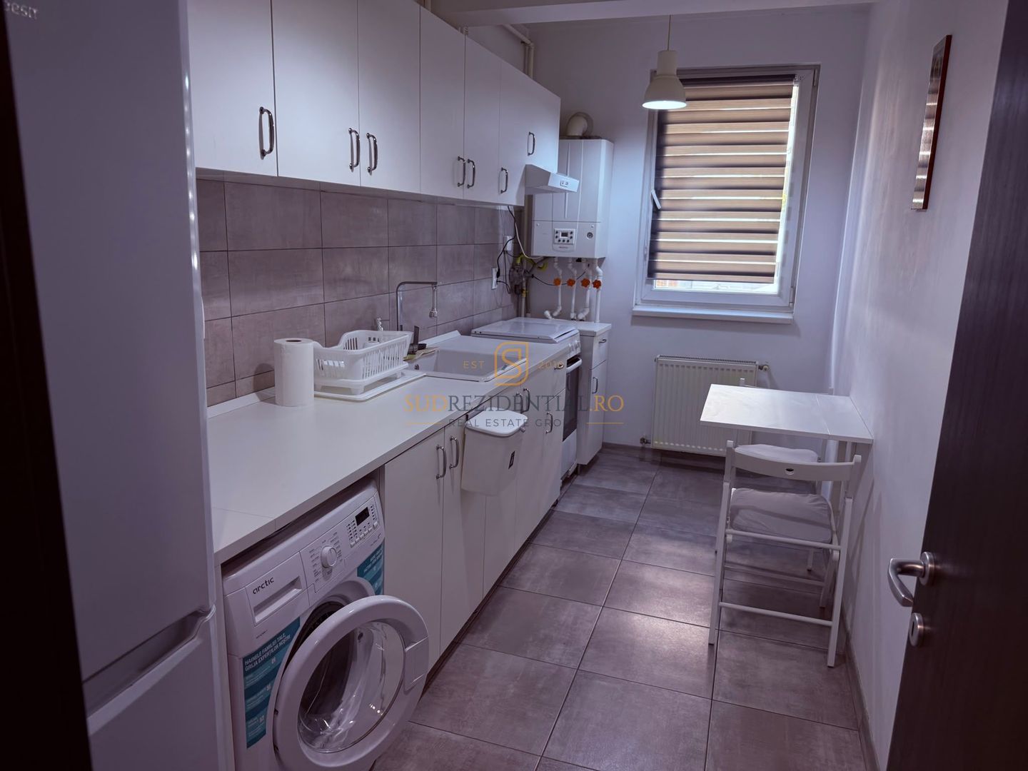 Apartament cu 2 camere, decomandat, mobilat si utilat, gata de mutare - Poză 7