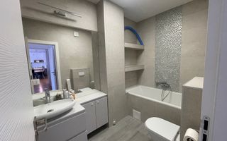 Apartament de 3 camere, modern, 80mp, parcare, zona Centrala - Poză 12