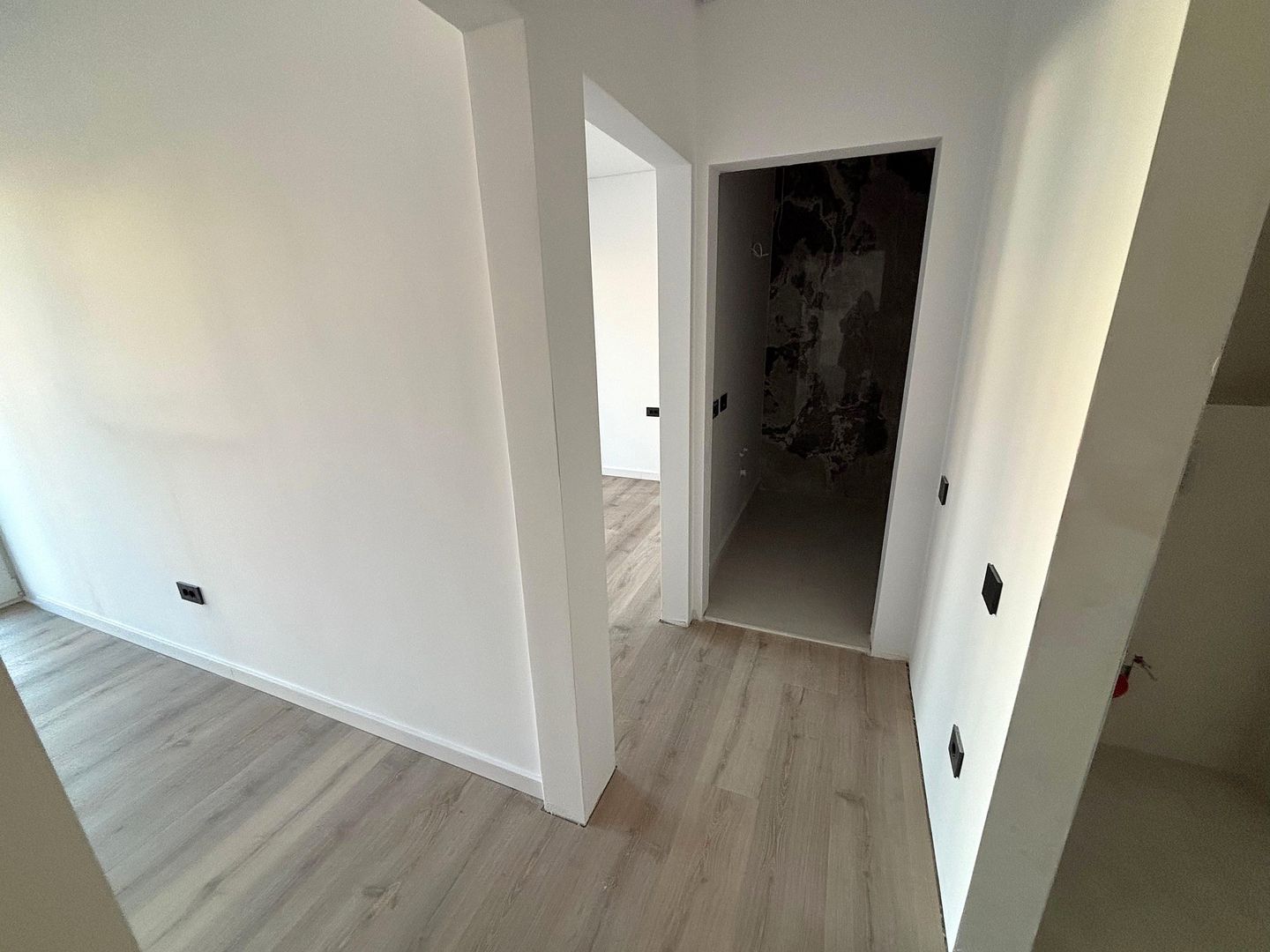 Apartament PREMIUM 3 camere cu GARAJ si boxa - zona Centrala - Poză 20