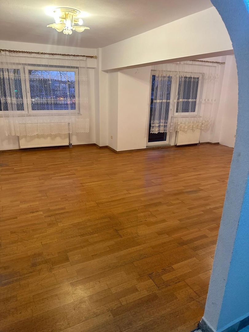 ageuropa.ro vinde apt. cu 4 cam. RENOVAT, 106mp, etaj 1 în zona SOARELUI. - Poză 3