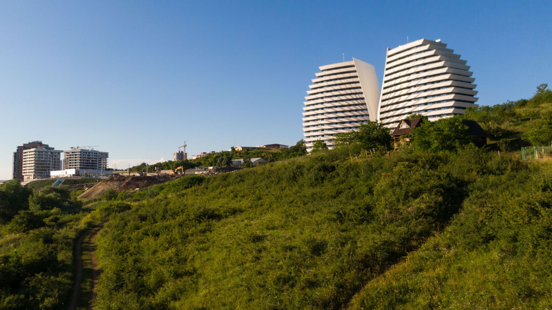 Teren construibil 4.000 mp, strada Frunzișului, lângă Wings - Poză 12