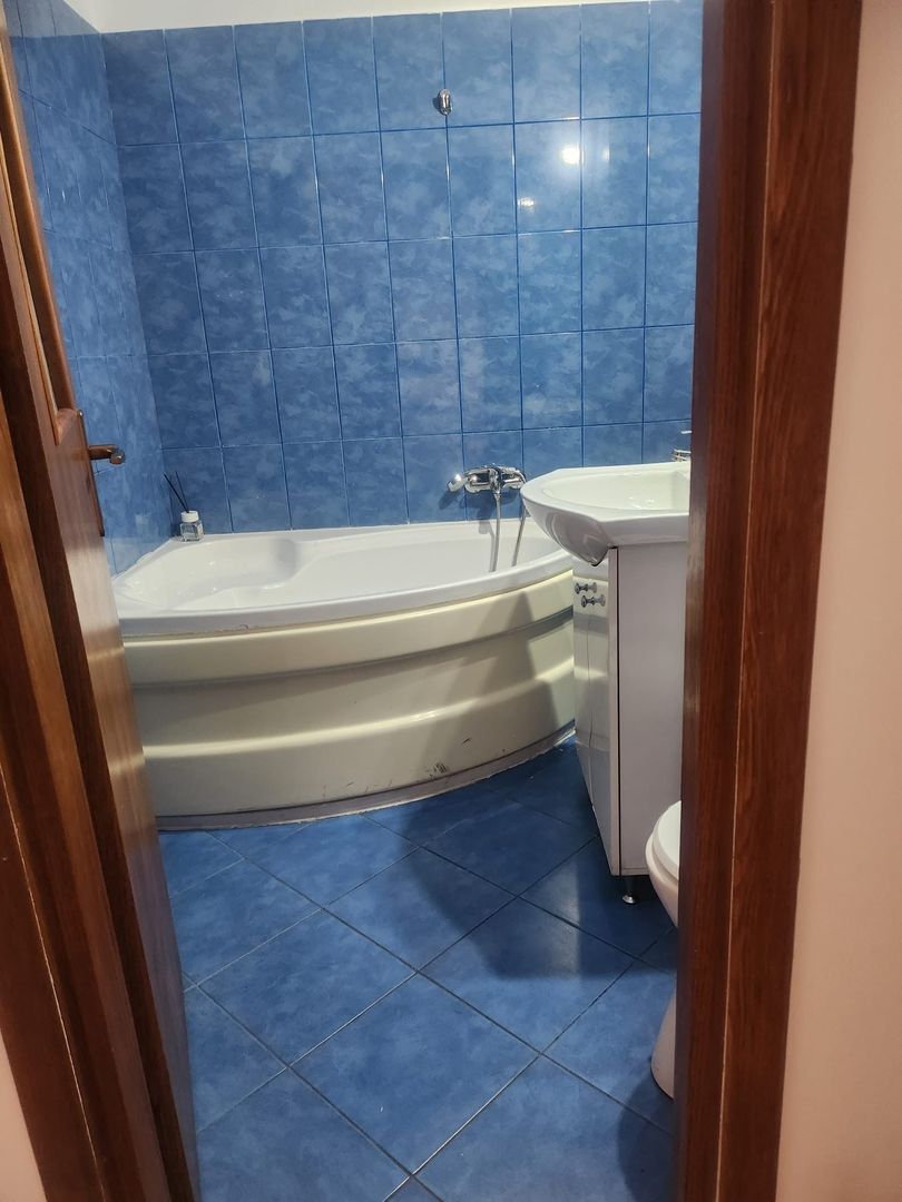 Închiriez apartament 2 camere nemobilat, Piața Muncii, pretabil birou - Poză 8