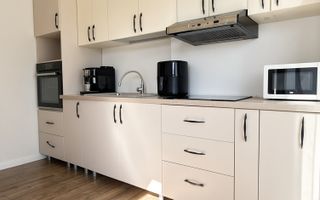 Apartament cu o camera de închiriat, balcon, parcare,  Jucu-Herghelie - Poză 4