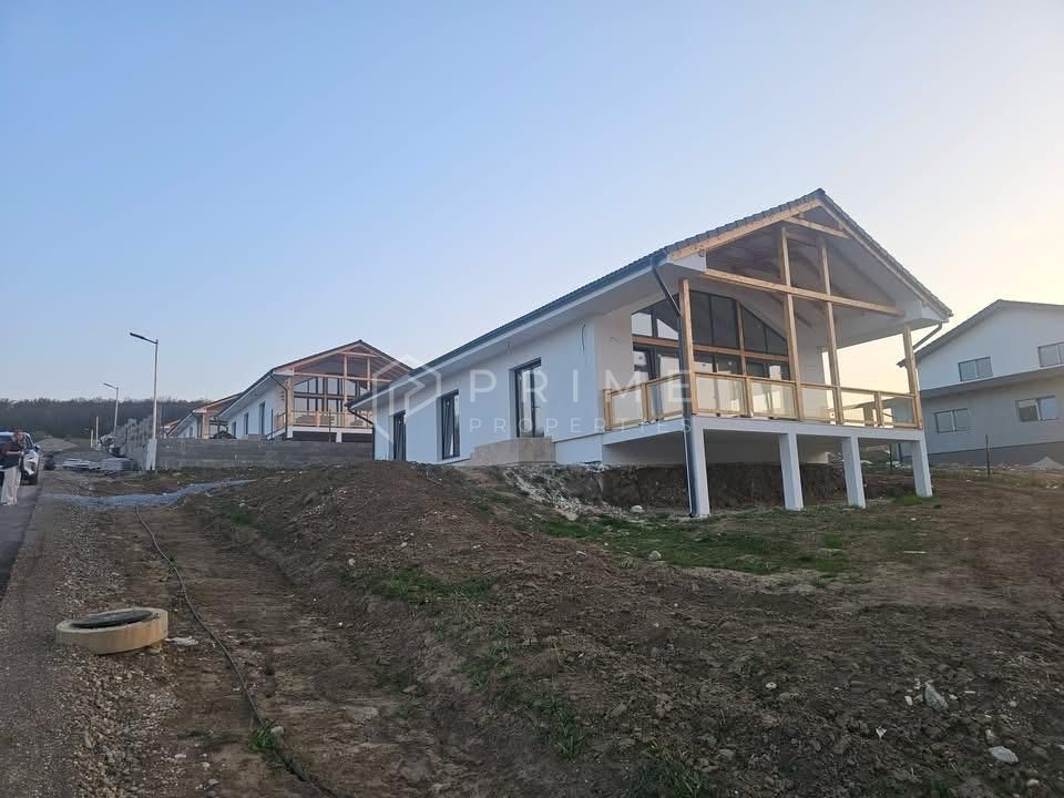Vilă chalet modern cu perete panoramic de sticlă - Livezeni, Mureș - Poză 2