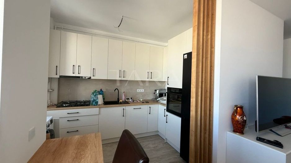 2 camere, complet mobilat – cu parcare inclusă, în zona Florilor. - Poză 2