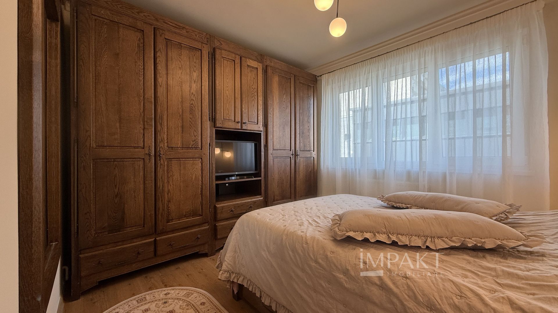Apartament deosebit cu 4 camere decomandat si garaj in Andrei Muresanu - Poză 13