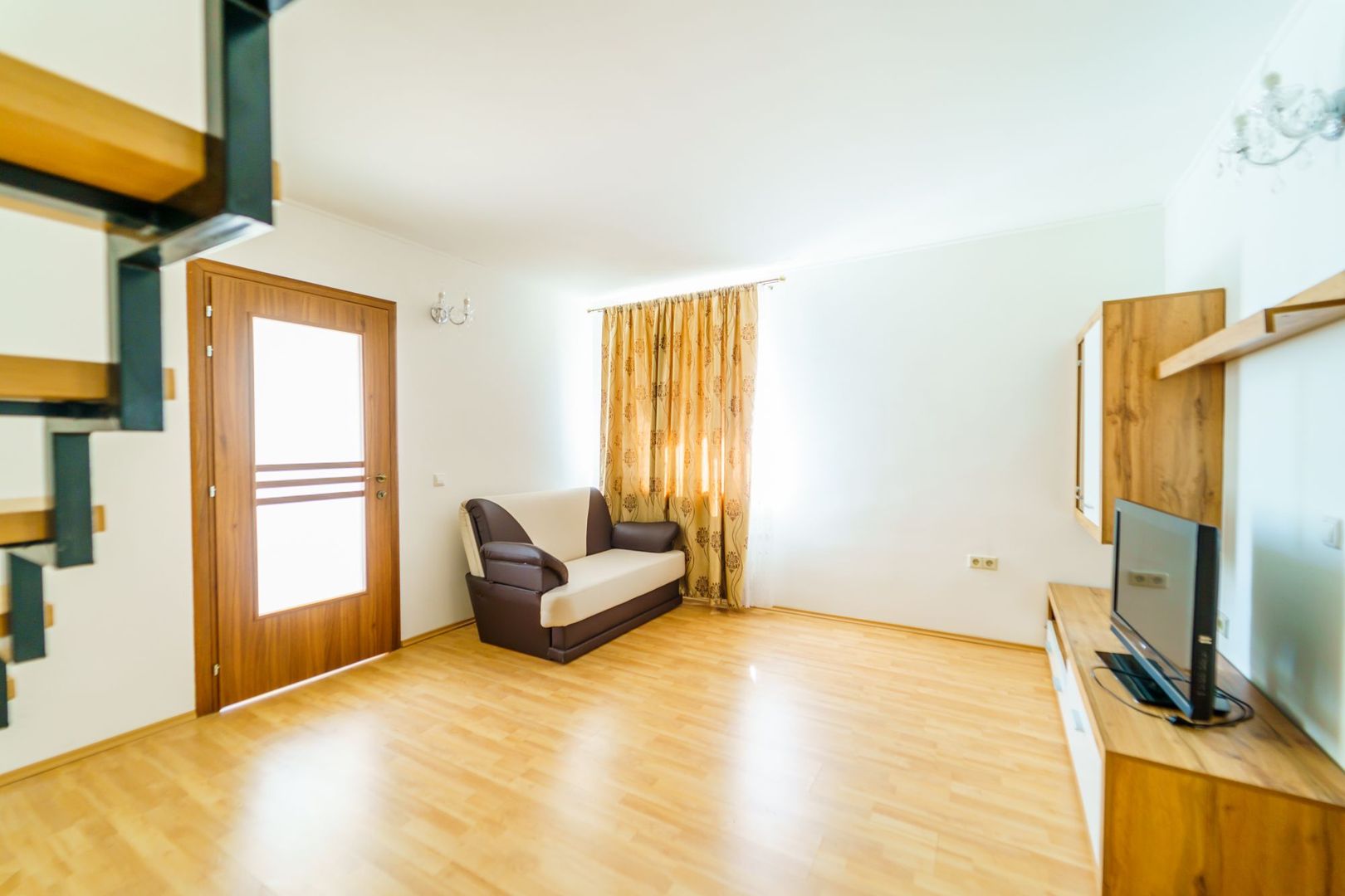 Apartament la casă zona Uta - Poză 4
