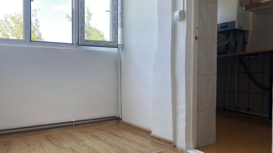 Super pret! Vanzare garsoniera nemobilata in Targoviste - Poză 3