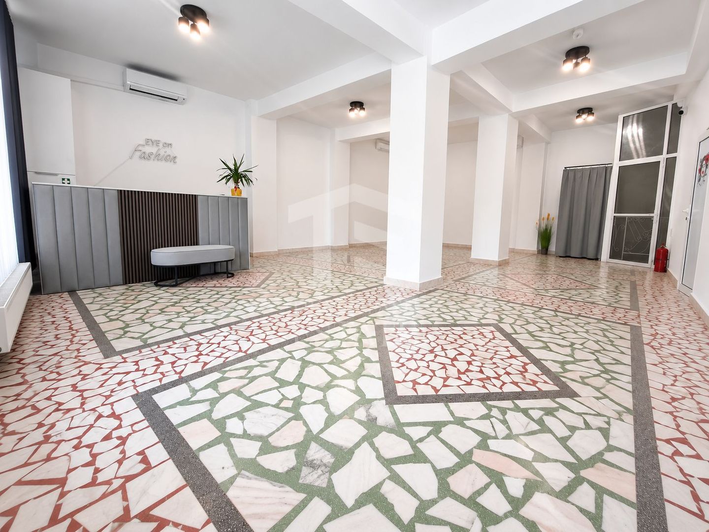 Spatiu Comercial Premium | B-ul Mamaia | Parter | 66 mp - Poză 2