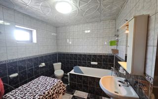 Casă de vânzare în Golești – locație excelentă lângă muzeu - Poză 3