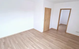 Oferim spre inchiriere casa cu 4 camere,Nemobilata in Dumbravita,aproape de Lidl - Poză 11