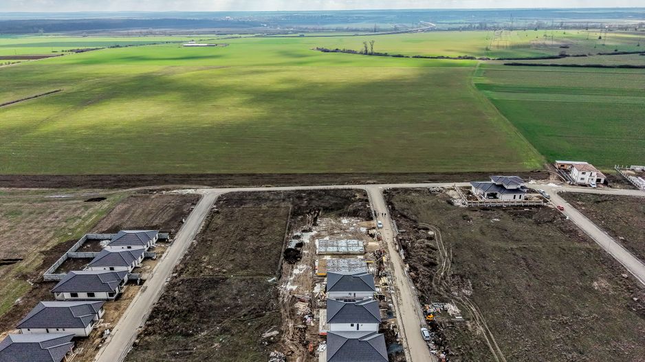 Teren 637 mp | 2 fronturi stradale | Cartier Via Carmina - Poză 3