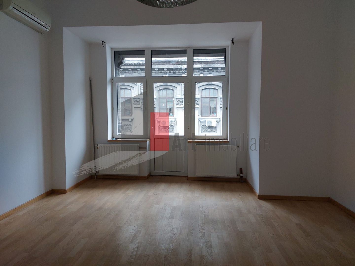 Spatiul "ERAIKINA" in imobil vechi de birouri, cu rezonanta istorica - Poză 3