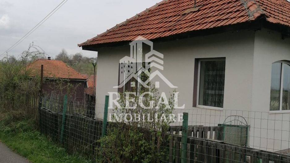 Casă de vânzare în Cerisor – liniște, natură și teren generos! - Poză 7