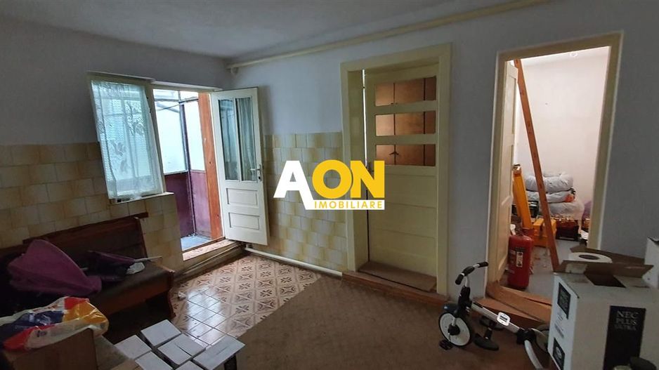 Apartament la casa, 4 camere, pretabil pentru birouri, zona Cetate - Poză 2