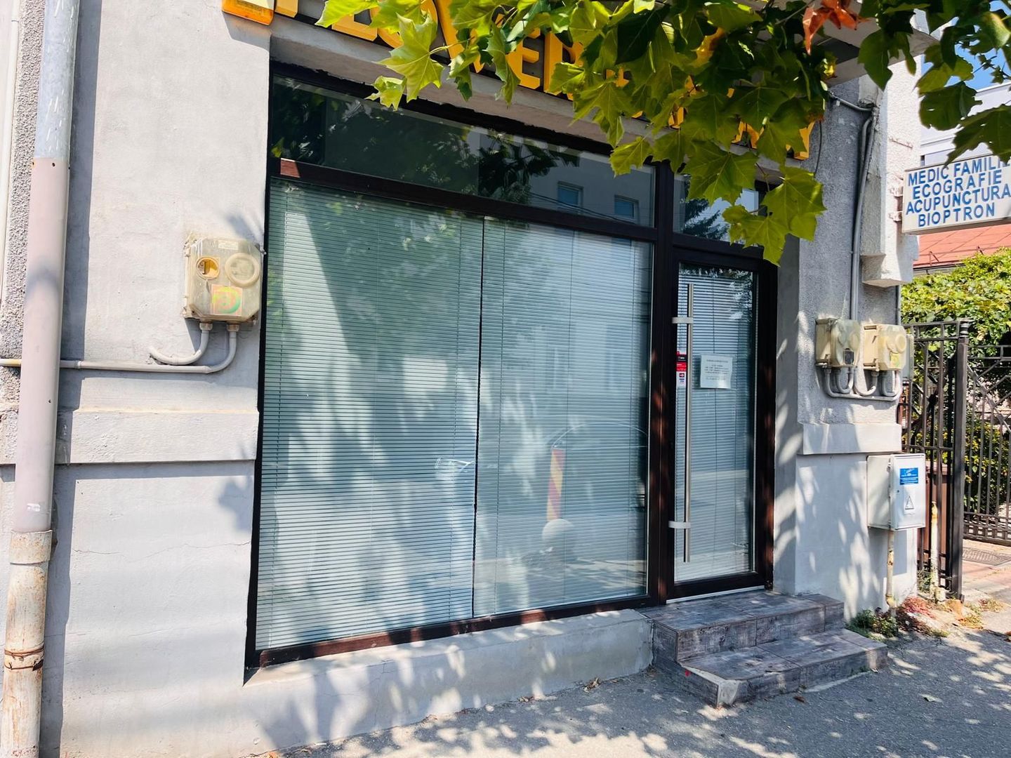 Spatiu stradal, central, cu vad comercial si vizibilitate excelenta - Poză 3