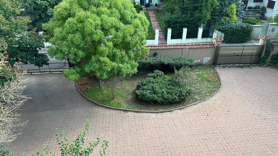 Pipera,  vilă P+1E+M, suprafata teren 2500 mp - Poză 4